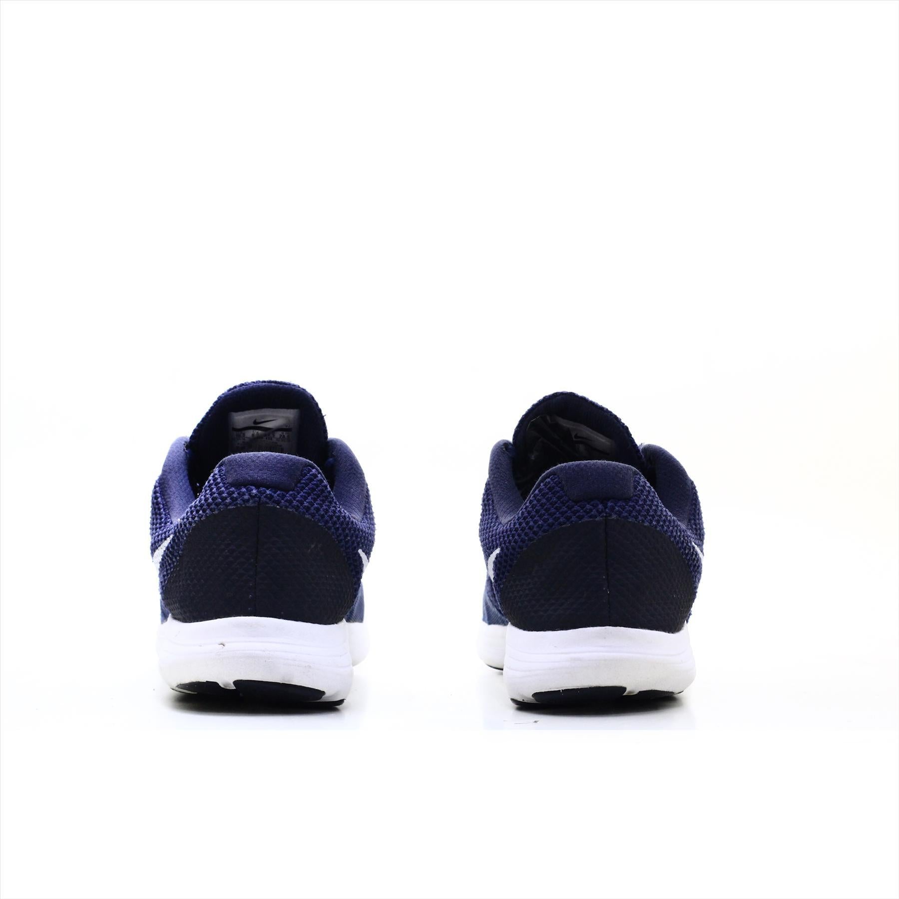 Nike Revolution 3