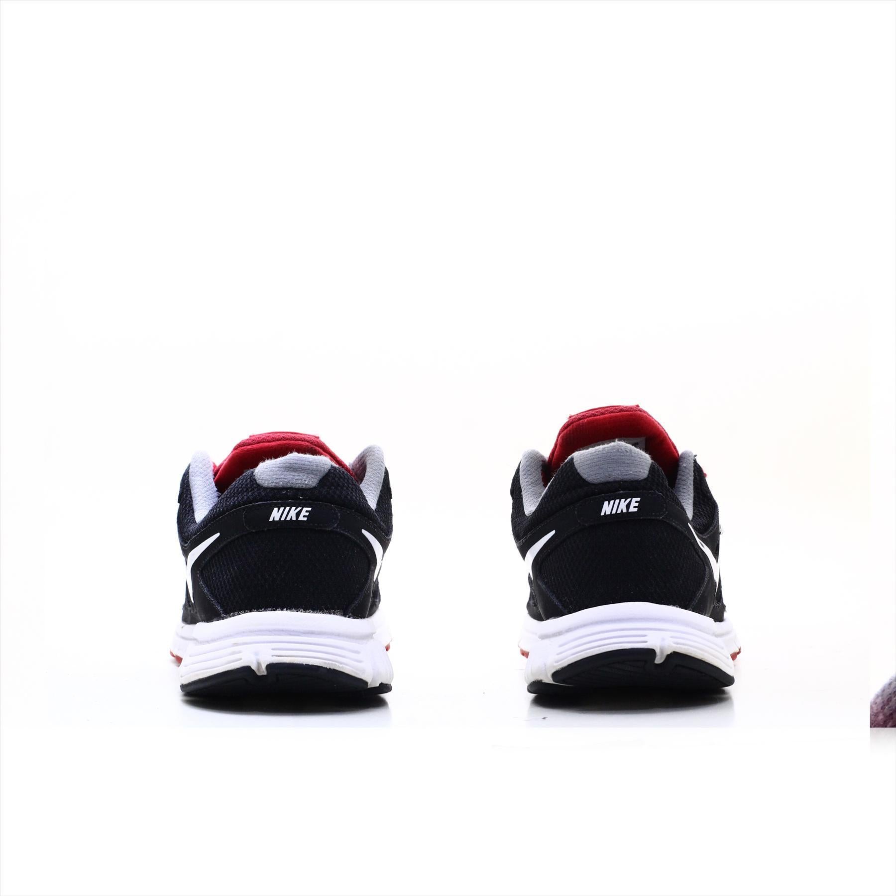 Nike Revolution 2