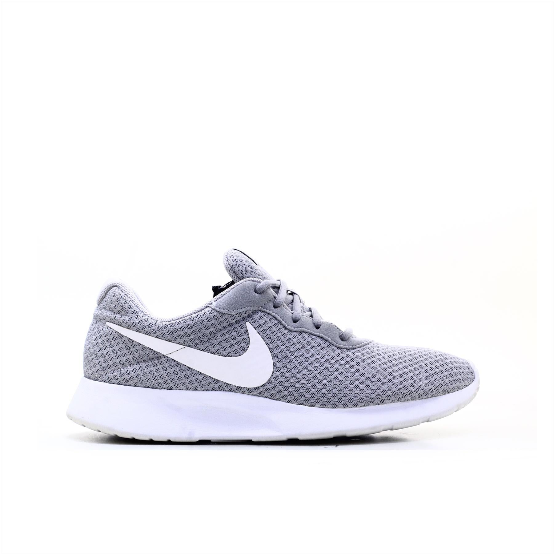 Nike Tanjun