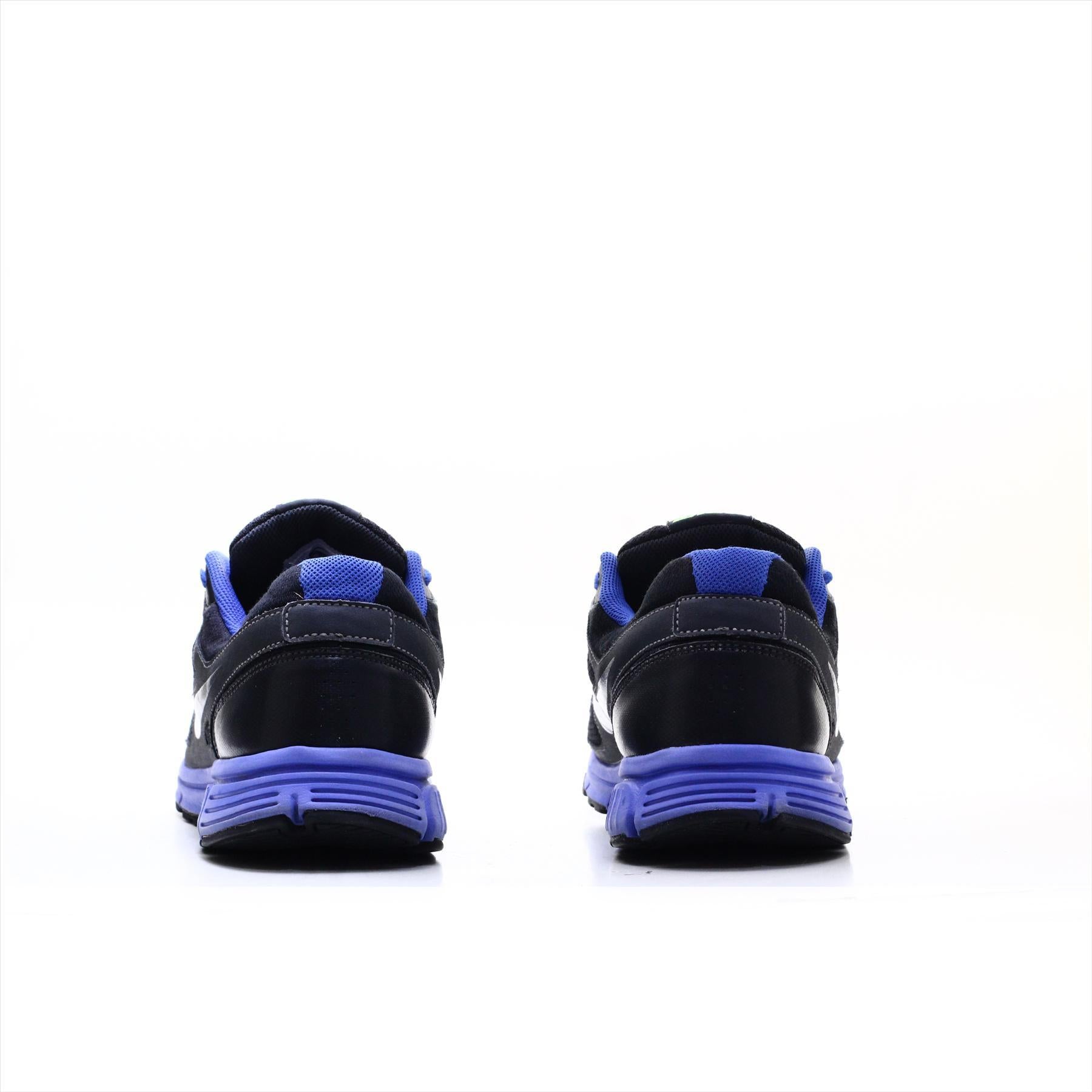Nike Revolution