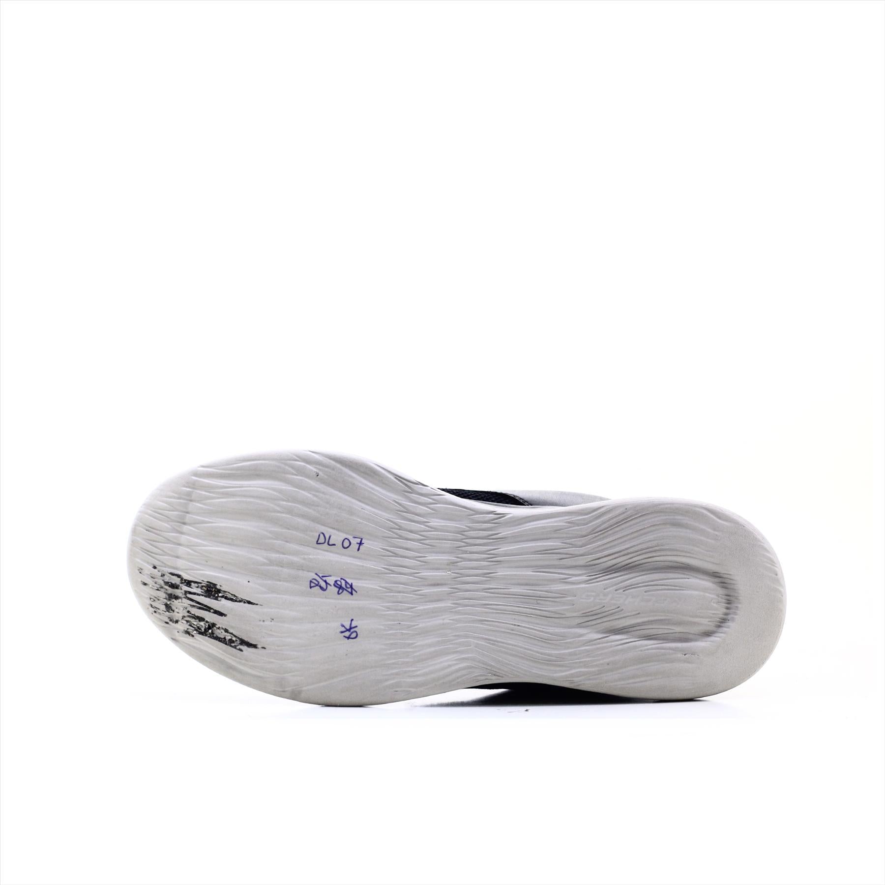 Skechers Classic Fit Memory Foam