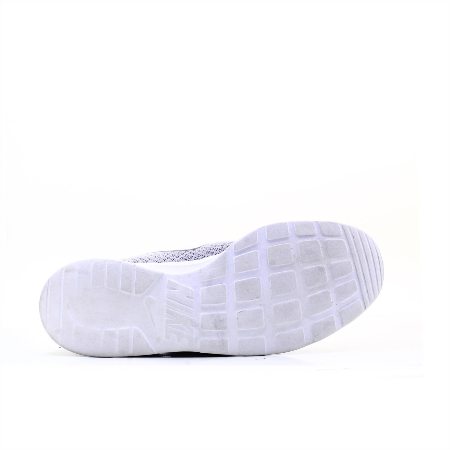 Nike Tanjun