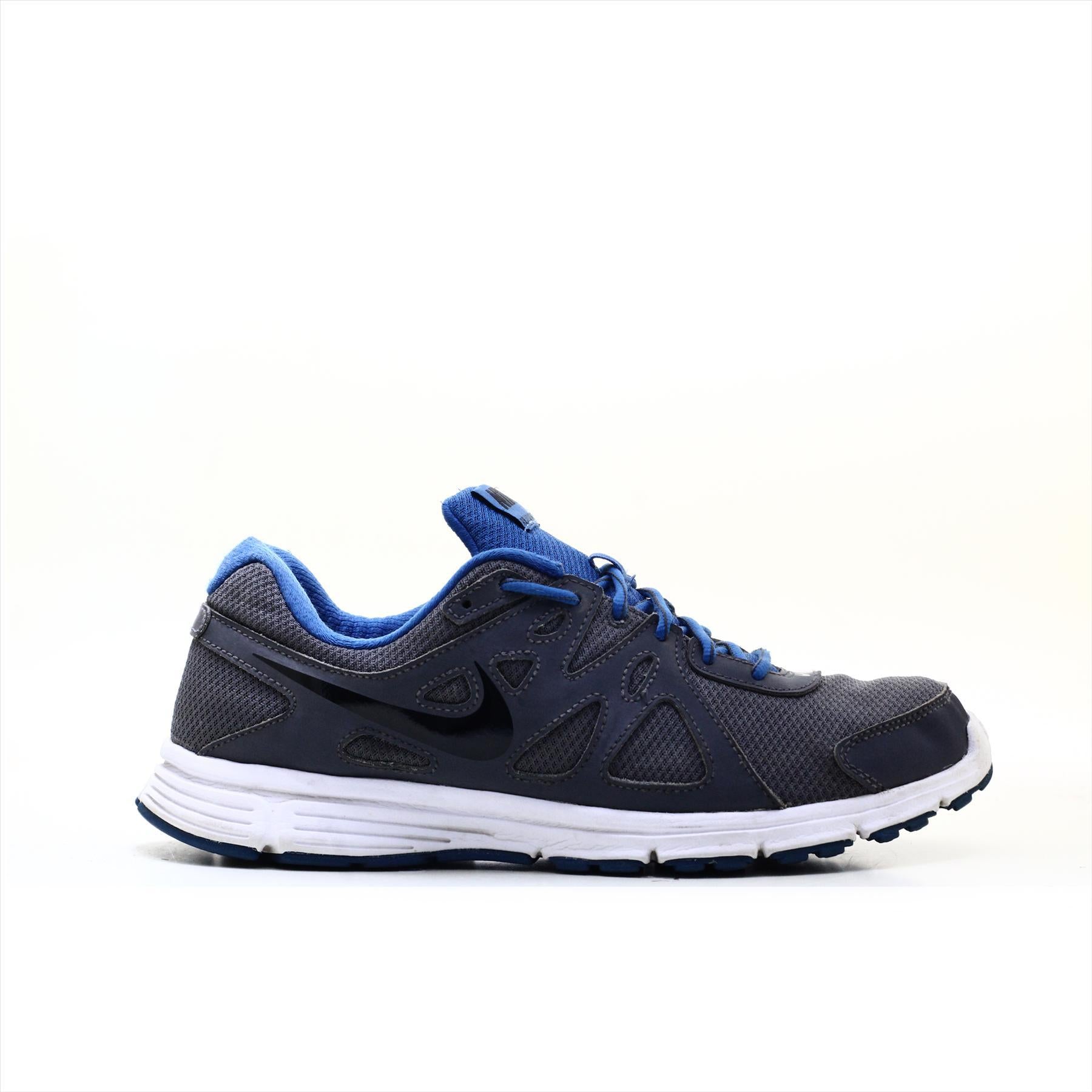 Nike Revolution 
