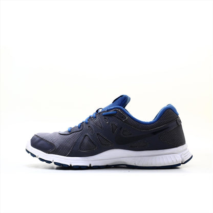 Nike Revolution 