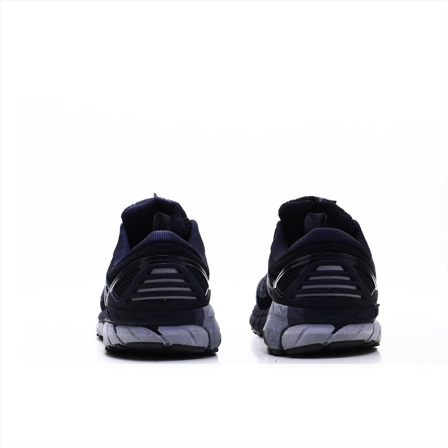 Brooks Beast 18