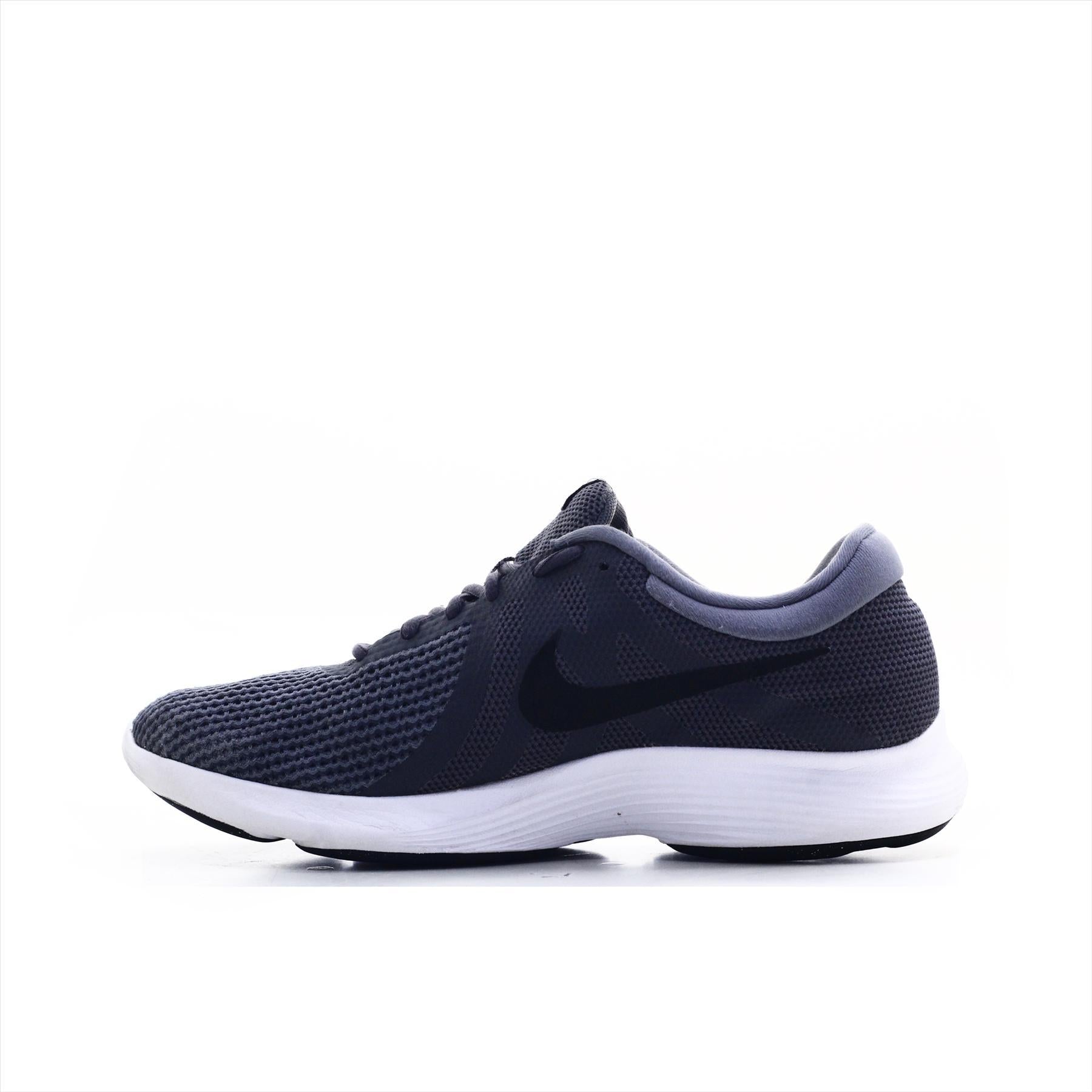 Nike Revolution 4