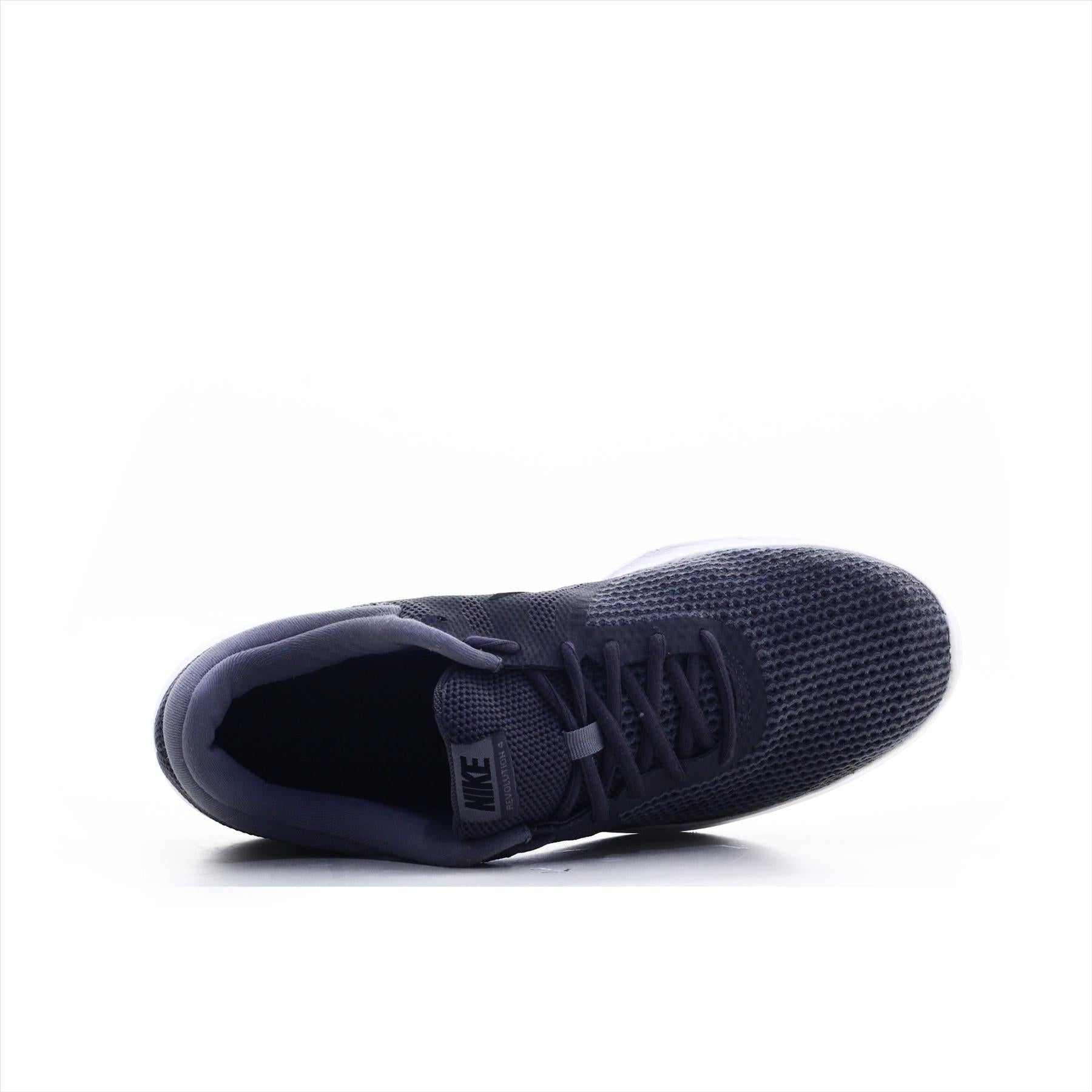 Nike Revolution 4
