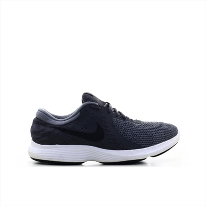 Nike Revolution 4 