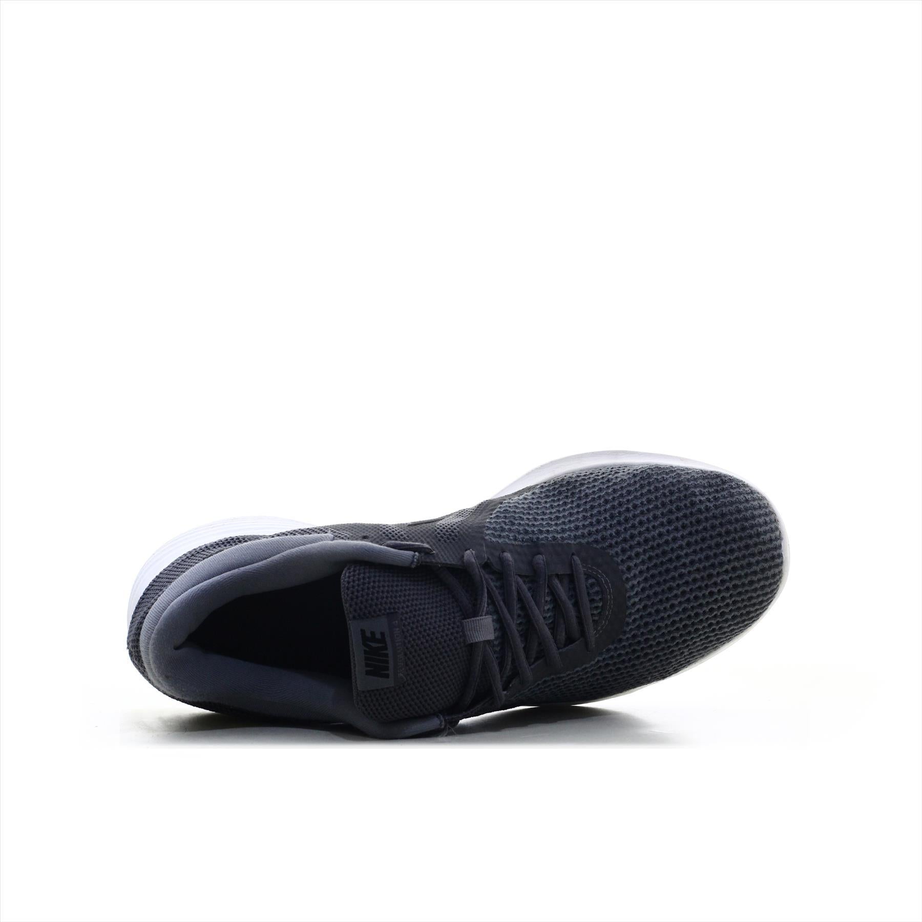 Nike Revolution 4 