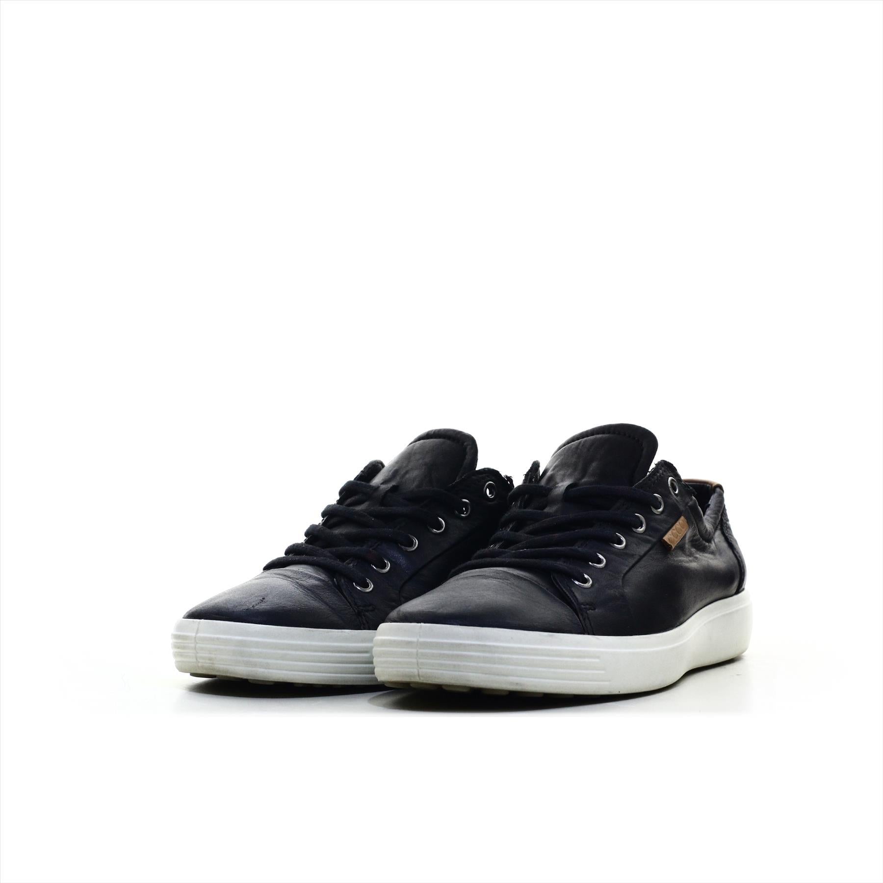 Ecco extra width shoes 2025