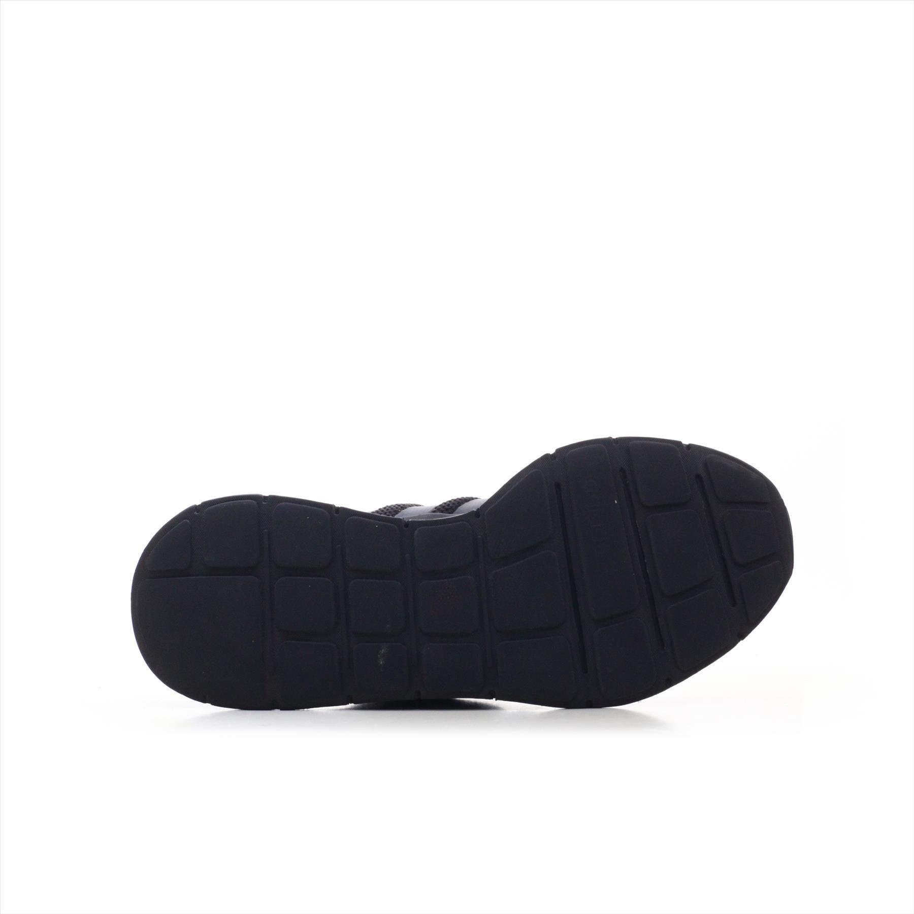 Swift run outlet barrier core black