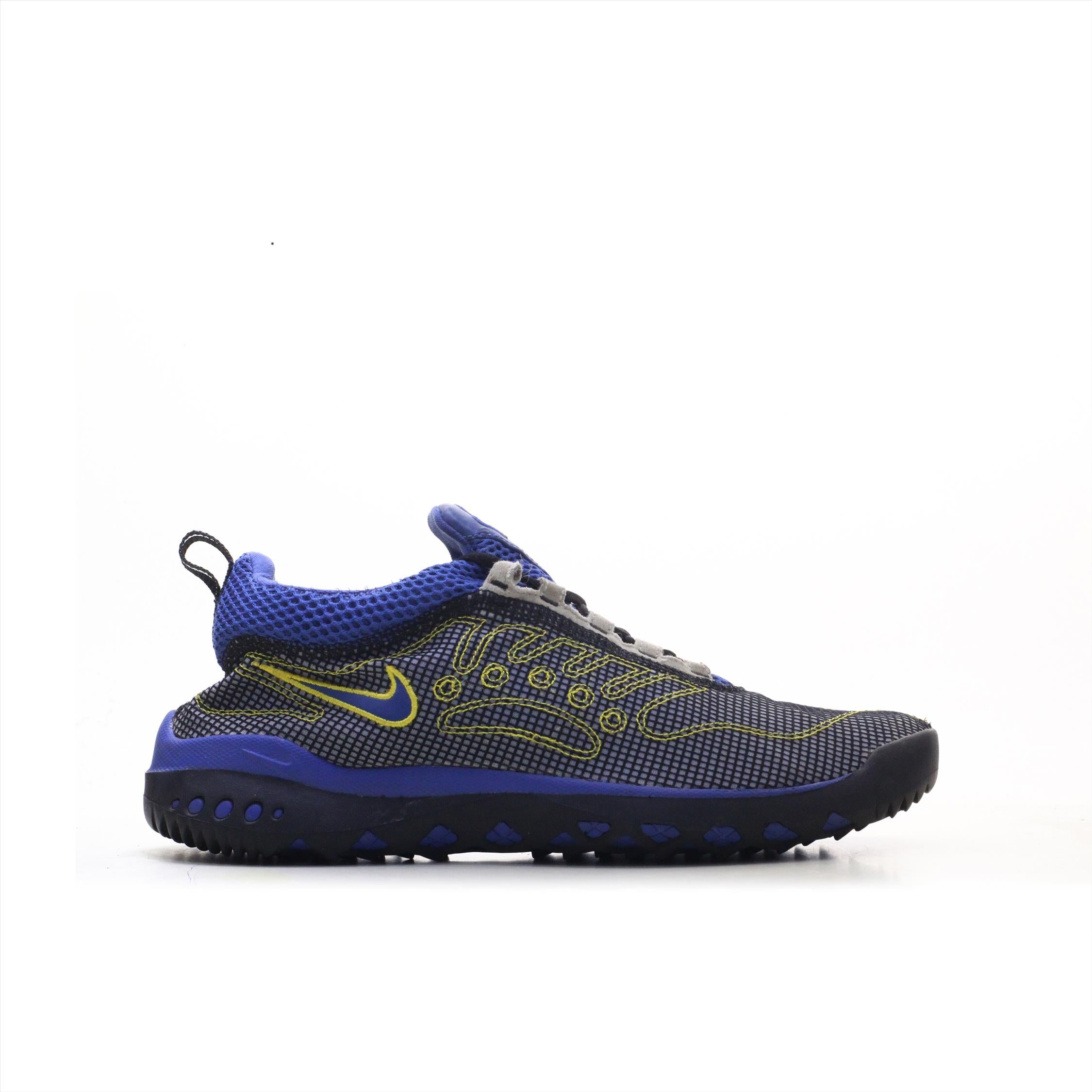 Nike Considered Humara ORIGINAL